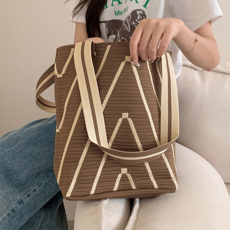 ufށ~􉽊wCڂ䂭A_ȃfUC̃g[gobOBE}`ẼoXǂAA4TCY[\BntłƂȂAyʂŎNNB|₷蒷ŁAʋ΁Eʊwɂ҂łB܂ŕŁAו܂łdlBVvȃR[fɍ킹邾ŁAȂꊴvXBG߂킸gA@\ƃfUC˔obOłBJ[uE/ItzCg/ubNi̐F͕BQƂBTCY:P(cm)34cm/}`15cm/34cm/荂25cmH̊֌WAe̐ӏ(u)y}3cmzx͌덷̋e͈͂ƂĒĂ܂BfރiC100nӂLkȂȂnȂYChinafg160cmipTCYt[jGߏt/H