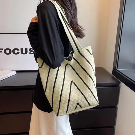 ufށ~􉽊wCڂ䂭A_ȃfUC̃g[gobOBE}`ẼoXǂAA4TCY[\BntłƂȂAyʂŎNNB|₷蒷ŁAʋ΁Eʊwɂ҂łB܂ŕŁAו܂łdlBVvȃR[fɍ킹邾ŁAȂꊴvXBG߂킸gA@\ƃfUC˔obOłBJ[uE/ItzCg/ubNi̐F͕BQƂBTCY:P(cm)34cm/}`15cm/34cm/荂25cmH̊֌WAe̐ӏ(u)y}3cmzx͌덷̋e͈͂ƂĒĂ܂BfރiC100nӂLkȂȂnȂYChinafg160cmipTCYt[jGߏt/H