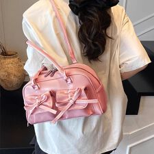 ドゥーベル(Doux Belle)のフロントバックル付きスクエア型ハンドバッグ