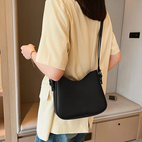 VvȂꂽۂ^A~jTCỸV_[obOB悢TCYŁAX}zEzERXȂǂ̕Ki[\BR͒\ŁA΂߂|݂ɃAWł܂BnȂ̌y₩Ȑ݌vŁANNB|PbgȂ̂\ŁAڂX}[gBjAXJ[R[fɎRƓ݁AIIt킸􂵂܂BG߂킸gAƎp˔\obOłBJ[L/ubN/uE/O[/ItzCgi̐F͕BQƂBTCY:P(cm)23cm/}`8cm/19cm/Ђ\61-107cmH̊֌WAe̐ӏ(u)y}3cmzx͌덷̋e͈͂ƂĒĂ܂BfރiCEvEnӂLkȂȂnȂYChinaGߏt//H/~