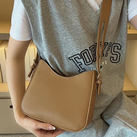 VvȂꂽۂ^A~jTCỸV_[obOB悢TCYŁAX}zEzERXȂǂ̕Ki[\BR͒\ŁA΂߂|݂ɃAWł܂BnȂ̌y₩Ȑ݌vŁANNB|PbgȂ̂\ŁAڂX}[gBjAXJ[R[fɎRƓ݁AIIt킸􂵂܂BG߂킸gAƎp˔\obOłBJ[L/ubN/uE/O[/ItzCgi̐F͕BQƂBTCY:P(cm)23cm/}`8cm/19cm/Ђ\61-107cmH̊֌WAe̐ӏ(u)y}3cmzx͌덷̋e͈͂ƂĒĂ܂BfރiCEvEnӂLkȂȂnȂYChinaGߏt//H/~