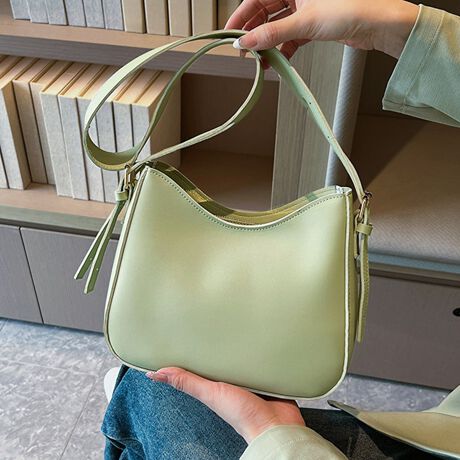 VvȂꂽۂ^A~jTCỸV_[obOB悢TCYŁAX}zEzERXȂǂ̕Ki[\BR͒\ŁA΂߂|݂ɃAWł܂BnȂ̌y₩Ȑ݌vŁANNB|PbgȂ̂\ŁAڂX}[gBjAXJ[R[fɎRƓ݁AIIt킸􂵂܂BG߂킸gAƎp˔\obOłBJ[L/ubN/uE/O[/ItzCgi̐F͕BQƂBTCY:P(cm)23cm/}`8cm/19cm/Ђ\61-107cmH̊֌WAe̐ӏ(u)y}3cmzx͌덷̋e͈͂ƂĒĂ܂BfރiCEvEnӂLkȂȂnȂYChinaGߏt//H/~