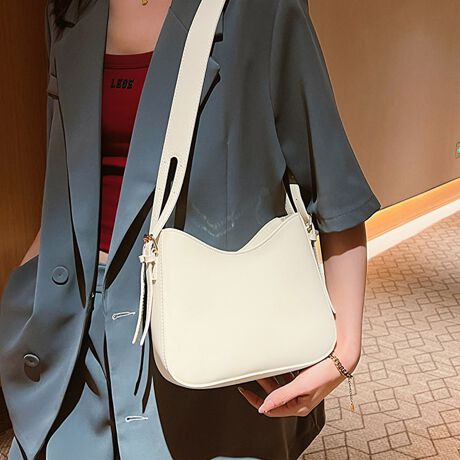 VvȂꂽۂ^A~jTCỸV_[obOB悢TCYŁAX}zEzERXȂǂ̕Ki[\BR͒\ŁA΂߂|݂ɃAWł܂BnȂ̌y₩Ȑ݌vŁANNB|PbgȂ̂\ŁAڂX}[gBjAXJ[R[fɎRƓ݁AIIt킸􂵂܂BG߂킸gAƎp˔\obOłBJ[L/ubN/uE/O[/ItzCgi̐F͕BQƂBTCY:P(cm)23cm/}`8cm/19cm/Ђ\61-107cmH̊֌WAe̐ӏ(u)y}3cmzx͌덷̋e͈͂ƂĒĂ܂BfރiCEvEnӂLkȂȂnȂYChinaGߏt//H/~