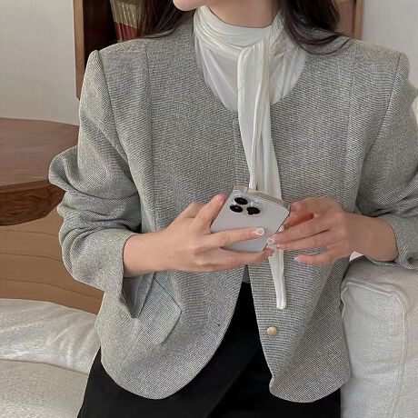 Ƃm[J[fUC͂́AlJWAȃuU[WPbgłBtg̓VO{^dlŁACi[I΂񂵂₷ꖇBEGXgɂĒ悭tBbgAƊƔ𗼗܂Bɂ̓{^t̃Xgbv{Aו܂ł̂dオBobNɂ̓xg̐ؑւAp܂ŔĂ܂BpcɂXJ[gɂ킹₷AIIt킸L􂵂܂BJ[O[/J[L/ItzCgi̐F͕BQƂBTCY:P(cm)yt[z55cm/g54cm/41cm/61cmH̊֌WAe̐ӏ(u)y}3cmzx͌덷̋e͈͂ƂĒĂ܂Bfރ|GXe65%ERbg35%nӂLkȂȂn聚YChinafg160cmipTCYt[jGߏt/H