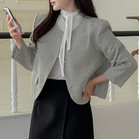 Ƃm[J[fUC͂́AlJWAȃuU[WPbgłBtg̓VO{^dlŁACi[I΂񂵂₷ꖇBEGXgɂĒ悭tBbgAƊƔ𗼗܂Bɂ̓{^t̃Xgbv{Aו܂ł̂dオBobNɂ̓xg̐ؑւAp܂ŔĂ܂BpcɂXJ[gɂ킹₷AIIt킸L􂵂܂BJ[O[/J[L/ItzCgi̐F͕BQƂBTCY:P(cm)yt[z55cm/g54cm/41cm/61cmH̊֌WAe̐ӏ(u)y}3cmzx͌덷̋e͈͂ƂĒĂ܂Bfރ|GXe65%ERbg35%nӂLkȂȂn聚YChinafg160cmipTCYt[jGߏt/H