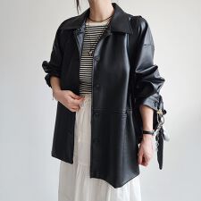 ドゥーベル(Doux Belle)のフェイクレザーシャツジャケット