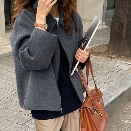 ChJ[ۓIȃE[V[gWPbgBƂgƗ̓IȃobNVGbgŁAƂȂꊴoBtg͊JĂĂlɂȂfUCŁACi[Ƃ̃C[hy߂܂B_炩ȑfނŒSnKB␞̎dĂJŁAVvȂx̍ꖇłBpcɂXJ[gɂ킹₷AIIt킸􂷂閜\AE^[łBJ[ubN/uE/O[i̐F͕BQƂBTCY:P(cm)yt[z60cm/g50cm/45cm/53cmH̊֌WAe̐ӏ(u)y}3cmzx͌덷̋e͈͂ƂĒĂ܂Bfރ|GXe100%nӂLkȂȂn聚YChinafg160cmipTCYt[jGߏH/~