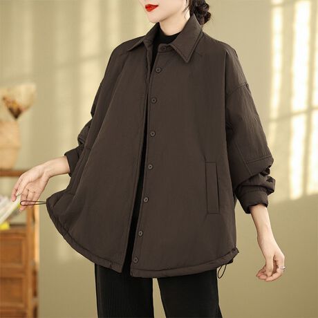 ƂI[o[TCY͂̃VcWPbgBɂ̓h[XgOtŁAVGbg݁Btg̓{^dlŒEX[YB̃|PbgTCh|PbgŁApƃfUC𗼗B̓[Abv\ŁAȂꂽۂɁBobNX^CƂĂāAǂ̊pxfꖇłB_炩ȑfނŒSnKBpcɂXJ[gɂ킹₷AIIt킸􂷂閜\AE^[łBJ[ubN/x[W/`Ri̐F͕BQƂBTCY:P(cm)yt[z70cm/g74cm/58cm/48cmH̊֌WAe̐ӏ(u)y}3cmzx͌덷̋e͈͂ƂĒĂ܂Bfރ|GXe65%ERbg35%nӂLkȂȂn聚YChinafg163cmipTCYt[jGߏH/~