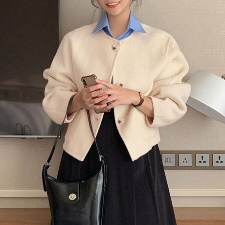 Ƃm[J[fUC͂̒WPbgłBtgɂ͑傫߂̃{^{AANZgƂĂfdオB܂͂ƂVGbgŁÂX^C܂Bɂ͂肰Ȃ{[A炵_炩oBVvȂ݊ALR[fɃ}b`܂BpcɂXJ[gɂ킹₷AIIt킸BG߂̕ςڂɂd󂷂Af͂̍ꖇłBJ[x[W/O[i̐F͕BQƂBTCY:P(cm)yt[z57cm/g54cm/40cm/61cmH̊֌WAe̐ӏ(u)y}3cmzx͌덷̋e͈͂ƂĒĂ܂Bfރ|GXe100%nLkȂȂn聚YChinafg160cmipTCYt[jGߏH/~