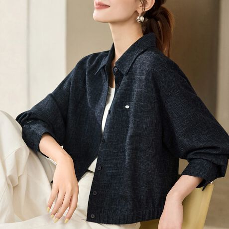 MU[ۓIȒVcWPbgłBtg̓{^dlŁAHDƂĂgbvXƂĂ􂵂܂B̓{^tŁAӂƂVGbgɃnvXB̓SŁAƂȂ܂Bɂ̓{^t̃|Pbg炢A肰ȂANZgɁBpcɂXJ[gɂ킹₷AIIt킸g閜\ACełBG߂̕ςڂɂd󂷂A񂵗͂̍ꖇłBJ[x[W/lCr[i̐F͕BQƂBTCY:P(cm)yMz50cm/g53cm/47cm/50cmyLz51cm/g55cm/48cm/51cmyLL/XLz52cm/g57cm/49cm/52cmH̊֌WAe̐ӏ(u)y}3cmzx͌덷̋e͈͂ƂĒĂ܂Bfރ|GXe70E[30%nӂLkȂnȂYChinafg160cmipTCYMjGߏt/H