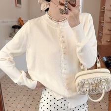 パール風ボタン配色トリム付きニットトップス