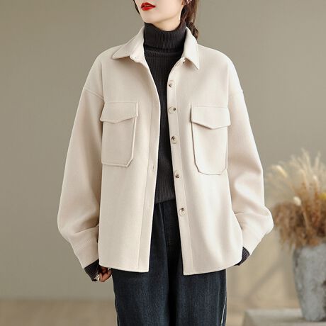 VcoŒ钷WPbgłBtgɂ͑傫߂̃|Pbg2zuAfUCƎp𗼗B{^tŒEȒPACi[ŕLX^CO\łBƂVGbgŁAbNXSnB̓EhJbgŁÂۂɎdグ܂BpcɂXJ[gɂ킹₷AIIt킸􂵂܂BG߂̕ςڂɂd󂷂Af͂̍ꖇłBJ[x[W/ubNi̐F͕BQƂBTCY:P(cm)yLzO64cm/㑍72cm/g59cm/56cm/52cmyLL/XLzO65cm/㑍73cm/g61cm/57cm/53cmy3L/2XLzO66cm/㑍74cm/g63cm/58cm/54cmH̊֌WAe̐ӏ(u)y}3cmzx͌덷̋e͈͂ƂĒĂ܂Bfރ|GXe100%nӂLkȂȂnȂYChinafg160cmipTCYLjGߏH/~