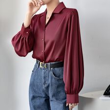 ボリューム袖×ゴールドボタン付きブラウス