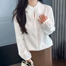 プリーツ襟×キーネックブラウス