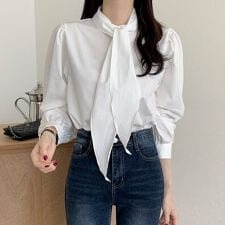 リボンタイ×ギャザー袖ブラウス