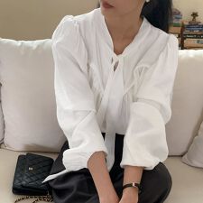 リボンタイ×ギャザー袖ブラウス