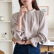 プリーツ×ハイネックブラウス