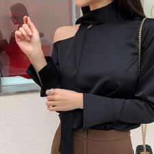 ハイネック×ネクタイ風デザインブラウス