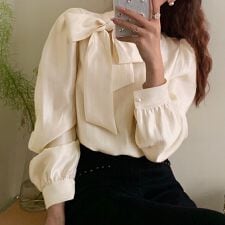 ボウタイ付きパフスリーブブラウス