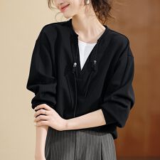 Vネック×ドロスト付きトップス