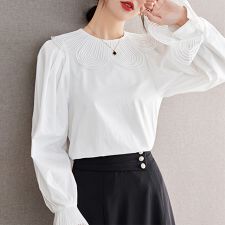 スカラップ刺繍ブラウス