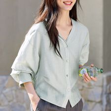 Vネックボタンブラウス