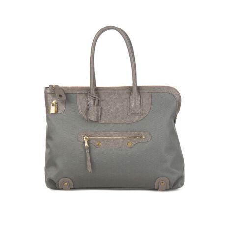 [^ԁFR9771031]uhݗ爤Ă铭̖gL[iChAnh𒷂Č|ł悤ɃAbvO[hBăAJ̗X֏WzlgĂobO`[tɂANVbNAVg[ȃfUCIŁAɂĐ܂ꂽLWbv́Aו̎o₷ĂĂ܂BfUCACRł^J̓싞́At`[̌ŎۂɎ{łACOoN[NɗaۂɈSłBA4TCYΉŁA}`15cmƎ[͂[B򎅂ňDicCjꂽiCgpBiȌ򊴂ƔF͂ŁAxŋxByCɓo^zCɂȂACéwCɓo^x߂łBICTCg̊eACeɂun[g}[NvNbNĊȒPɒǉł܂BCɓACeA݌Ɏc킸EēׂȂǃLy[ΏۂɂȂꍇɂm点܂Bd:900g