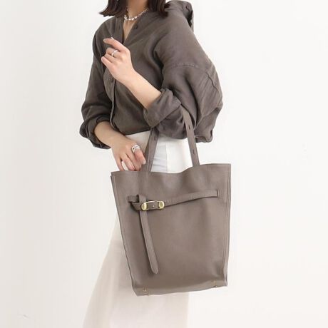 [^ԁFR9781240]mVȘȂ܂VbNŐVNȃNVB V[YBǂȑɂ킹₷Ad͂ItɂgVX^_[hACeB`̒IȃVFCv_Ȉۂ^A\tgVNU[Ȃł͂̂Ȃ₩Ȃ݂JWAvXBg̗ǂg[g̓nh̒߉\ŁA|͂AZ߂̃nhŎ莝ɂ΁AgĥR[fBl[gɂ}b`܂BԌ̓}OlbgŊJX[YB13C`PCTCYA}`L߂Ŏ[͂̂ŁAV[킸􂵂܂BubNEICX^[zCgEGgD[v3FWJŃ_Ȉۂɂ܂Ƃ߂܂BA4TCYΉ^13incPCΉnhオFŒ 25cm ` ŒZ 14cmOFnh|\^@\tiM{V4iK߁j^etAO[v@\tFI[v|Pbg~2 t@Xi[|Pbg~1Ɩ̊֌WɂAۂFČꍇ܂B܂Ap\REX}[gtHȂǂ̊ɂA኱iƉ摜̃J[قȂꍇ܂ByCɓo^zCɂȂACéwCɓo^x߂łBICTCg̊eACeɂun[g}[NvNbNĊȒPɒǉł܂BCɓACeA݌Ɏc킸EēׂȂǃLy[ΏۂɂȂꍇɂm点܂Bd:800g