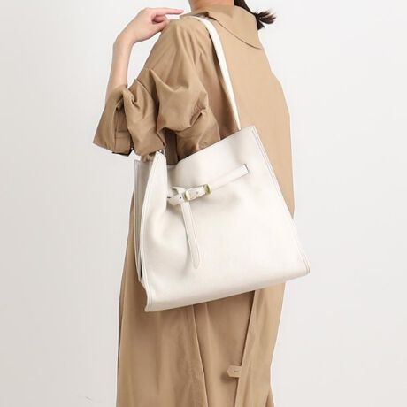 [^ԁFR9781250]mVȘȂ܂VbNŐVNȃNVB V[YBǂȑɂ킹₷Aʋ΂͂ItɂgVX^_[hACeBG̊炩ȃ\tgVNU[ŕ\AȂ₩iȏ_炩́AJWAłȂAƊoĂ܂BV_[͒߉\ŁA|NX{fB܂ŕLV[łg܂BԌ̓}OlbgŊJX[YBACLb`[Ō|₷߂̃V_[Xgbv́AuhACR̐^J肰ȂANZgɁBvґɎgpĂ̂ŁAԌ݂̂ȂǏ_炩ȃ\tgVNU[̓𑶕ɖ키ƂłAbNX͋CgɓZ悤ɂ܂BA4TCYΉ^13incPCΉV_[SFŒ 78cm ` ŒZ 53cmOFV_[ NX{fB\^@\tiM{V6iK߁j^O[v@\tFI[v|Pbg~2 t@Xi[|Pbg~1Ɩ̊֌WɂAۂFČꍇ܂B܂Ap\REX}[gtHȂǂ̊ɂA኱iƉ摜̃J[قȂꍇ܂ByCɓo^zCɂȂACéwCɓo^x߂łBICTCg̊eACeɂun[g}[NvNbNĊȒPɒǉł܂BCɓACeA݌Ɏc킸EēׂȂǃLy[ΏۂɂȂꍇɂm点܂Bd:810g