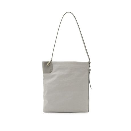 [^ԁFR9881630]̂鐶nƎ̖͂A}`Ɏg2wayTRbVBV_[Xgbv点邱ƂŖ{̂̃tHωAВ̂悤ɂ2waydlBuhACR̐^J́AVbNۂp[cgpB肰Ȃ݊̂p[cobOŜ߂܂BCrX^ЂCORDURAx[XɁA\ʂɓE^R[eBO{ngpByƋx̃iCfނł܂܂łɂȂỹobOɎdオ܂B\ʂ̃VƏ_Ǝ̕gAjAX̂\܂BA4TCYΉA13incPCΉV_[SFŒ79cm`ŒZ59cmOFnh|\^@\tiM{ViK߁jFI[v|Pbg~1At@Xi[|Pbg~1Ɩ̊֌WɂAۂFČꍇ܂B܂Ap\REX}[gtHȂǂ̊ɂA኱iƉ摜̃J[قȂꍇ܂ByCɓo^zCɂȂACéwCɓo^x߂łBICTCg̊eACeɂun[g}[NvNbNĊȒPɒǉł܂BCɓACeA݌Ɏc킸EēׂȂǃLy[ΏۂɂȂꍇɂm点܂Bd:290g(TvTCY)