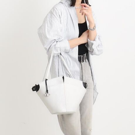 [^ԁFR9781480]yDesignzobÔ悤ɃtɎg~fBTCỸg[gobOB̂xgIȃtB߂̃nhɂ邱ƂŃ_ȈۂɁBGtH[gXȃX^Cɂ҂łB_ȃtH͂莩A傫JԌ͋ŗ߂邱ƂłdlB@\ƃfUC𗼗Ă܂BْfꂽU[h^U[ɁACjOp[cƂɓ\荇킹Aǎȑfޓm1dĂɁBƌƁAU[̃J[RgXg͂̂ЂƂłBnhオF25cmFI[v|Pbg~2yCɓo^zCɂȂACéwCɓo^x߂łBICTCg̊eACeɂun[g}[NvNbNĊȒPɒǉł܂BCɓACeA݌Ɏc킸EēׂȂǃLy[ΏۂɂȂꍇɂm点܂BƖ̊֌WɂAۂFČꍇ܂B܂Ap\REX}[gtHȂǂ̊ɂA኱iƉ摜̃J[قȂꍇ܂Bd:700g