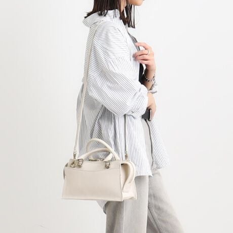 [^ԁFR9781710]Be[WobOCXs[V𓾂AuofBvV[YnhobOoByDesignzXNGAȃtH̃V[vȈۂƃmX^WbNȕ͋CZAJWAȃnhobOBǂ͋CȂAX̃[h[uɓސꂽfUCŁACɍ킹ėlXȃX^COɍ킹Ă܂BRpNgȈۂŋ@\xłA500ml̃{gAPAX̕Kv\ʂ[܂BÕI[v|Pbgɂ̓X}[gtHȂǂɎoו̎[\łB\tgȃU[œWJĂ̂ŁAgނƂŏo邽݂₵Ȃ₩|CgłB̑_ƂėlXȃX^COɍ킹ĂobOłByMaterialzv{̂炩╗őɊAi`ȃV{͂̃\tgVNU[B^U[ł͕\łȂAsψŗL@IȃV{ŁAӂƂ_炩GɂȂ܂Bʏ̃VNƂ͈Ⴂq[ghŔMȂJł̂ŁAvk߂邱ƂłA^Ƃ͈ႤǎŃi`ȃV{y߂܂BnhオF10cmV_[F110cmOFO|Pbg~1FI[v|Pbg~2At@Xi[|Pbg~1yCɓo^zCɂȂACéwCɓo^x߂łBICTCg̊eACeɂun[g}[NvNbNĊȒPɒǉł܂BCɓACeA݌Ɏc킸EēׂȂǃLy[ΏۂɂȂꍇɂm点܂BƖ̊֌WɂAۂFČꍇ܂B܂Ap\REX}[gtHȂǂ̊ɂA኱iƉ摜̃J[قȂꍇ܂Bd:590g