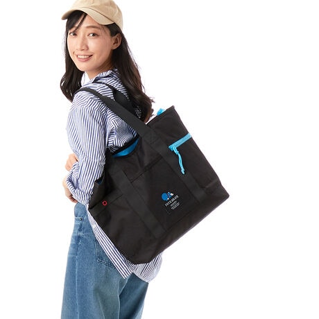 [^:F-356]Ficce Braveƃh̃JvZRNVB@\ȃ|Pbgڂ̃g[gobOB傫߂̃TCWOŁAig͂W₿Ƃoɂ֗łB㕔̓t@Xi[JɂȂĂ̂ŁẢוƎĂ܂B