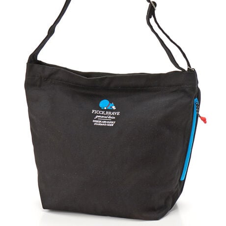 [^:F-588]Ficce Braveƃh̃R{ACeoԂȃLoXV_[obOɐQ]hhJh|CgɂȂ悤ɃfUCĂ̂ŖlɎg₷fUCɎdオ܂TChɂ̓Wbv|PbgĂ̂ŁApɂɎoȂǂ̎[ɕ֗łTCYbW30(44)~H38~D20cmΉTCYFB4dʁF480gV_[F57`105cm(Os)dlbt@Xi[JFt[|Pbg~3OʁFt@Xi[|Pbg(tbN~1)~1