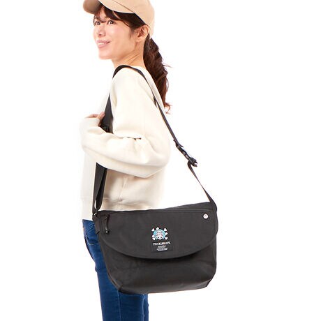 [^:F-671]TbNXo[IwONE PIECExobORNVEIlCւTVAjwONE PIECEẍׂLN^[A`bp[e[}ɂobORNVoI`bp[̖͂Ƌlߍ񂾃gxV[YAC}[N|CgɎgpJWAV[YBTCYbW27(37)~H26~D13.5cmdʁF430gV_[F65`132cm(Os)dlb}Olbg{^+t@Xi[JFt@Xi[bV|Pbg~1bV|Pbg~2OʁF㕔t@Xi[|Pbg~1