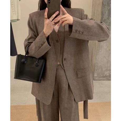 [^:mte56558a]fUC~j}ȃm[J[fUCƃEGXgxg̃WPbgBEGXg̃{͎RɃVGbg𒲐ł܂BX^CAbvʂQŏ_炩ȑfފƗJ[WJŁAJWAɂtH[}ɂL􂵂܂Bfރ[^[glbNjbgJbg\[ƍ킹āAX}[gȏH~R[fɁBXbNX^CgXJ[gƑgݍ킹āAꂢ߃ItBXX^CɂBfjƍ킹āAJWAŃ_ȃX^COɂ҂łB72.5 g55 41 ŏ61.5