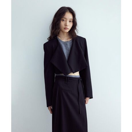 [^:dheh7110a] fabricSnƎplA㎿ȓVRfށBlKŕ֗Ɗ悤ȍi̐ngp܂B styleVvŃNVbNȗsɍEȂX^C񋟁BɃX^CbVł葱܂B detailiȃ{^AWbp[ADڂȂǍו̃fBe[ɂAi̕i߂܂B coordinatelXȃV[ɑΉł悤ALR[fBl[gpӂp߂܂BuDECADE CLASSICvt@bV͗lXȎ̃X^C󂯌pAzAiĂ܂B20ÑGKXA70ÑgA90ÑVvBɂ͎̏ےƁANꂽBꖳ̃X^Clߍ܂Ă܂BDECADE CLASSIC͂ȃNVbNX^CɌ̃_wZAVlƐVȖ͂fUCĂt@bVuhłBߋwсAɐ܂ςNVbNTCNADECADE CLASSICVt@bVX^CƋɂ͂܂B36.5g5345.5ŏ60