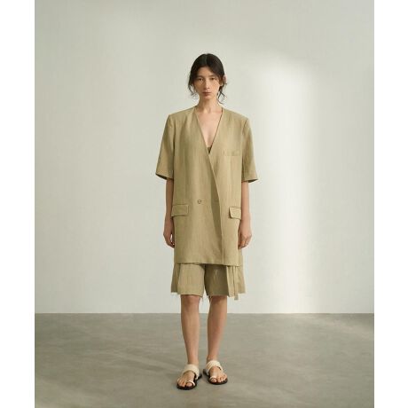 [^:gxic4158a] fabricSnƎplA㎿ȓVRfށBlKŕ֗Ɗ悤ȍi̐ngp܂B styleVvŃNVbNȗsɍEȂX^C񋟁BɃX^CbVł葱܂B detailiȃ{^AWbp[ADڂȂǍו̃fBe[ɂAi̕i߂܂B coordinatelXȃV[ɑΉł悤ALR[fBl[gpӂp߂܂BuDECADE CLASSICvt@bV͗lXȎ̃X^C󂯌pAzAiĂ܂B20ÑGKXA70ÑgA90ÑVvBɂ͎̏ےƁANꂽBꖳ̃X^Clߍ܂Ă܂BDECADE CLASSIC͂ȃNVbNX^CɌ̃_wZAVlƐVȖ͂fUCĂt@bVuhłBߋwсAɐ܂ςNVbNTCNADECADE CLASSICVt@bVX^CƋɂ͂܂B81g57.544ŏ32.5