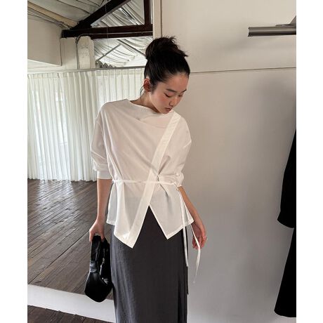 [^:nfu23121a] fabricSnƎplA㎿ȓVRfށBlKŕ֗Ɗ悤ȍi̐ngp܂B styleVvŃNVbNȗsɍEȂX^C񋟁BɃX^CbVł葱܂B detailiȃ{^AWbp[ADڂȂǍו̃fBe[ɂAi̕i߂܂B coordinatelXȃV[ɑΉł悤ALR[fBl[gpӂp߂܂BuDECADE CLASSICvt@bV͗lXȎ̃X^C󂯌pAzAiĂ܂B20ÑGKXA70ÑgA90ÑVvBɂ͎̏ےƁANꂽBꖳ̃X^Clߍ܂Ă܂BDECADE CLASSIC͂ȃNVbNX^CɌ̃_wZAVlƐVȖ͂fUCĂt@bVuhłBߋwсAɐ܂ςNVbNTCNADECADE CLASSICVt@bVX^CƋɂ͂܂B71g5654.6ŏ54