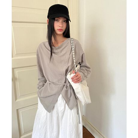 [^:nfu23121a] fabricSnƎplA㎿ȓVRfށBlKŕ֗Ɗ悤ȍi̐ngp܂B styleVvŃNVbNȗsɍEȂX^C񋟁BɃX^CbVł葱܂B detailiȃ{^AWbp[ADڂȂǍו̃fBe[ɂAi̕i߂܂B coordinatelXȃV[ɑΉł悤ALR[fBl[gpӂp߂܂BuDECADE CLASSICvt@bV͗lXȎ̃X^C󂯌pAzAiĂ܂B20ÑGKXA70ÑgA90ÑVvBɂ͎̏ےƁANꂽBꖳ̃X^Clߍ܂Ă܂BDECADE CLASSIC͂ȃNVbNX^CɌ̃_wZAVlƐVȖ͂fUCĂt@bVuhłBߋwсAɐ܂ςNVbNTCNADECADE CLASSICVt@bVX^CƋɂ͂܂B71g5654.6ŏ54