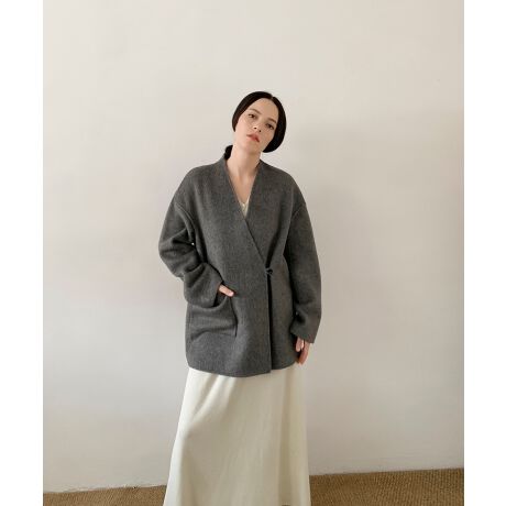 [^:sqx76811a] fabricSnƎplA㎿ȓVRfށBlKŕ֗Ɗ悤ȍi̐ngp܂B styleVvŃNVbNȗsɍEȂX^C񋟁BɃX^CbVł葱܂B detailiȃ{^AWbp[ADڂȂǍו̃fBe[ɂAi̕i߂܂B coordinatelXȃV[ɑΉł悤ALR[fBl[gpӂp߂܂BuDECADE CLASSICvt@bV͗lXȎ̃X^C󂯌pAzAiĂ܂B20ÑGKXA70ÑgA90ÑVvBɂ͎̏ےƁANꂽBꖳ̃X^Clߍ܂Ă܂BDECADE CLASSIC͂ȃNVbNX^CɌ̃_wZAVlƐVȖ͂fUCĂt@bVuhłBߋwсAɐ܂ςNVbNTCNADECADE CLASSICVt@bVX^CƋɂ͂܂B80 䂫80 g58