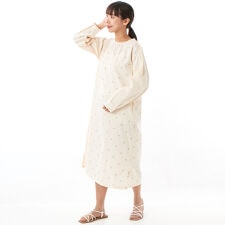 前後身頃小花柄刺しゅう入り　左肩開き　フレアワンピース | クラウドナイン(Cloudnine)