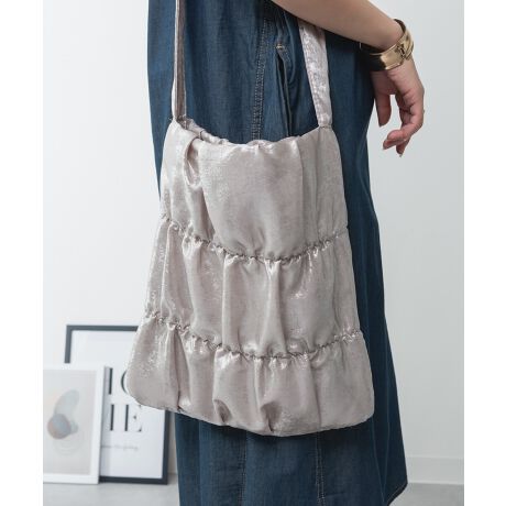 [^:GBG3040]point͓IȃV[OV_[ŁAȂ̃X^CɋPvX܂傤B̏íA؂₩ȃngpV_[obOŁAǂȂoɂ҂̃ACełBƓȃV[OfUCŁAl̖ڂ݊܂BJWAȃX^CʂȃV[܂ŁAL􂷂邱ƊԈႢȂBVvȂۂɎcfUĆAR[fBl[g̃ANZgɂȂAȂ̖͂Ă܂BdetailETOPB}Olbg{^dl/|Pbg~1BEV_[͌Œ߉\BEA4TCY[BEgĥ郉nłBsizeF36cm~F32cm@V_[F105cmcolorAC{[EubNEO[