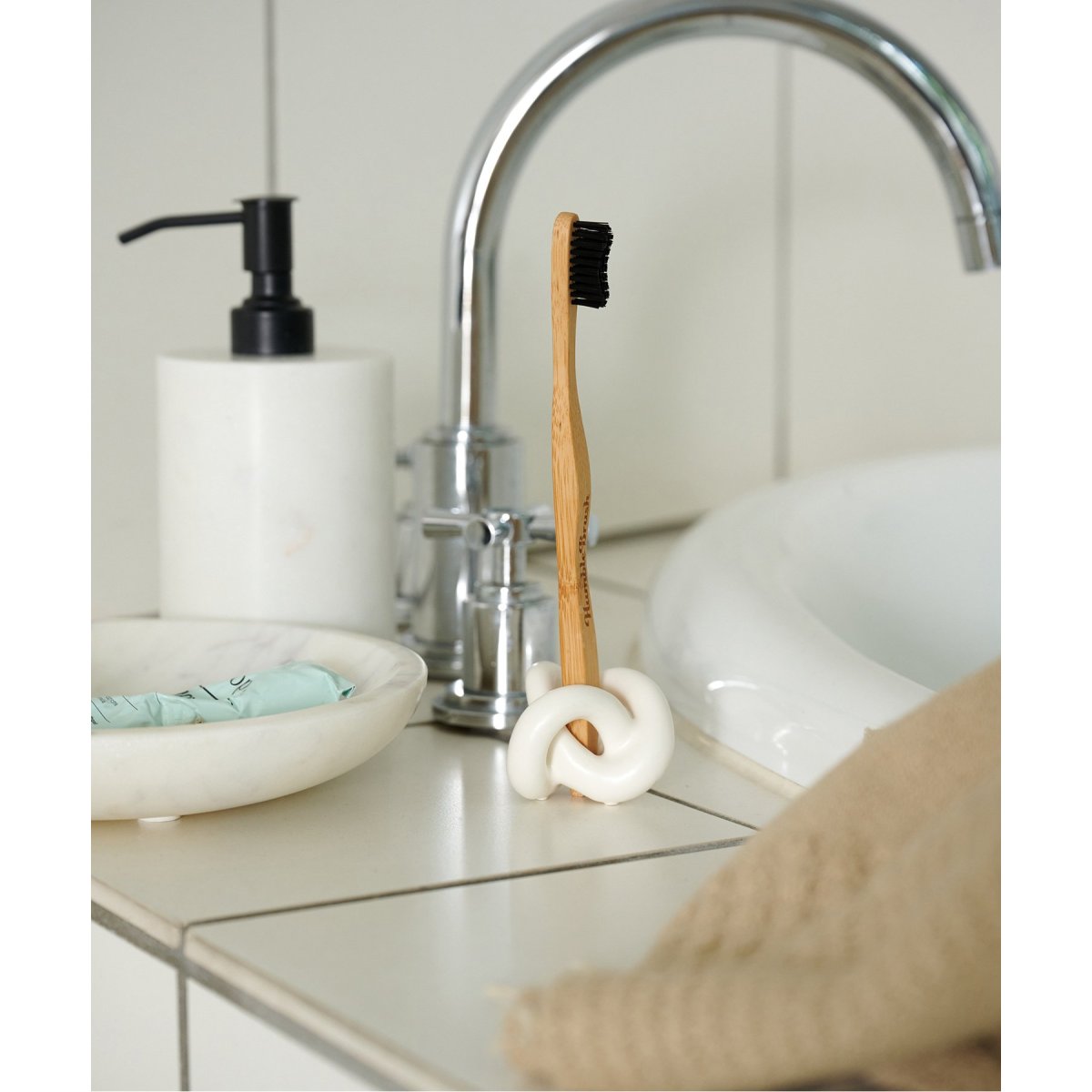 [}C]TOOTHBRUSH STAND uVX^h zCg/W[iX^_[ht@j`[iJOURNAL STANDARD FURNITUREj zCg