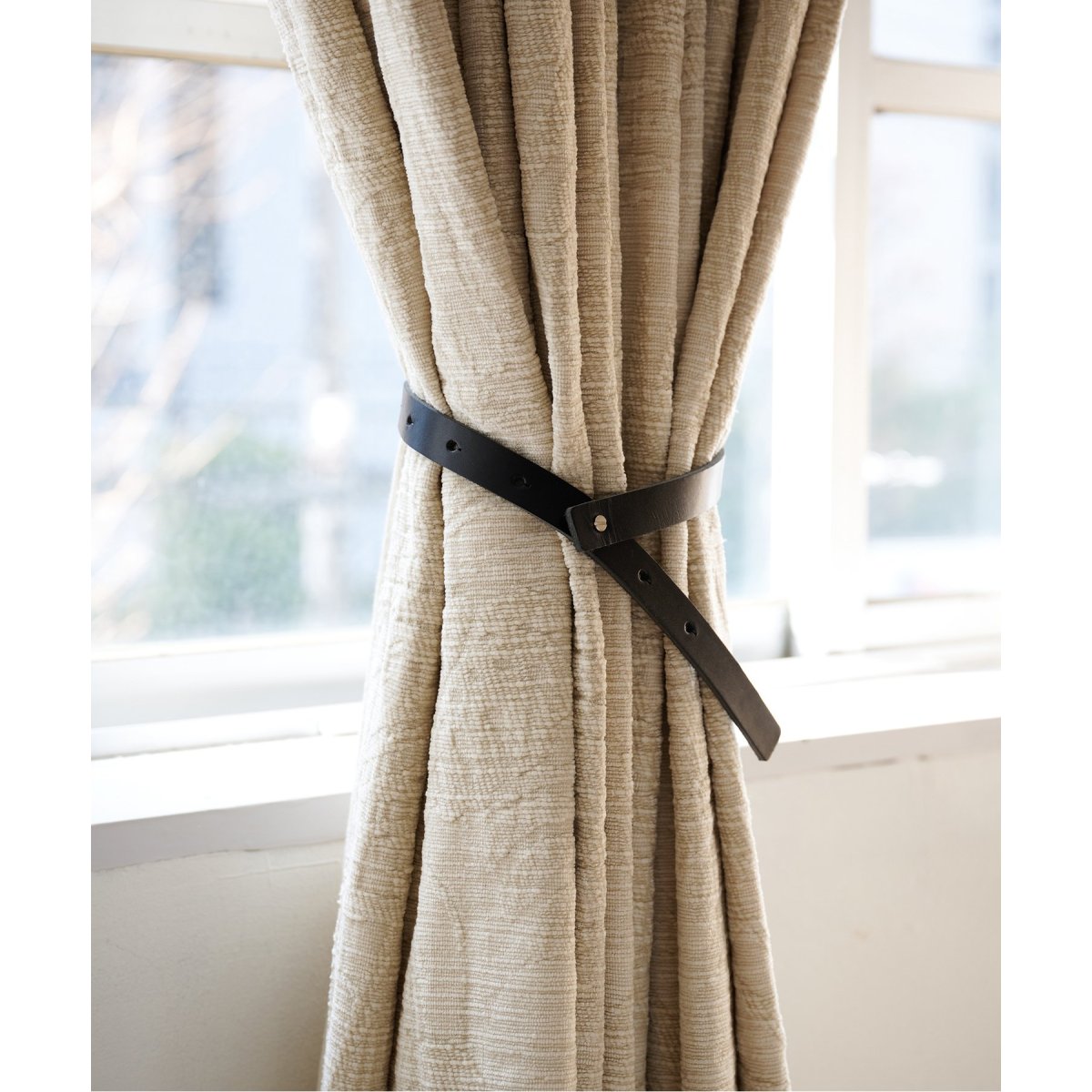 [�}���C]LEATHER TASSEL �J�[�e���^�b�Z��/�W���[�i���X�^���_�[�h�t�@�j�`���[�iJOURNAL STANDARD FURNITURE�j �u���b�N