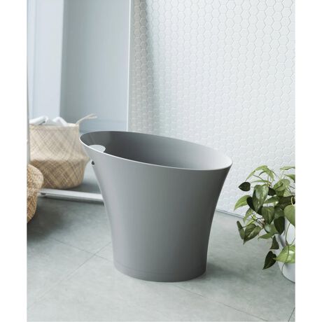 [^:25016940005670]EIɗLȃv_NgfUCi[ JVbhfUCX^Cṽ_XgJBlXȃ_XgJumbrã_XgJV[Y̒ŁAlCio[BJ[oG[VLxłByumbra/AuzUmbra(Au)̃Xg[[1979NɃVOEBhEVF[h̔n܂܂Bnݎ҂Les MandelbaumPaul RowańAiʂłiʂł͂郂_ȃfUC̐i}[Pbgł̃j[Y猩o܂BJi_̃ggɖ{nuUmbraieŁuevƂӖj́Av_NgfUC̐EI[_[ƂȂAЏi͌݃[bpAJi_AAJAuWAɃItBX\AE120JȏŔ̔Ă܂BUmbráAIWifUCւ̏MƂƒ̂߂̐i肽Ƃv琶܂܂BUmbrał͍ۓIȃfUCi[̃`[pG݂ɑn炵Ǎ͂͊vViCmx[VjłBۓIfUCi[`[E瓾CXs[VɁAɃIWifUČEɒ킵Ă܂B