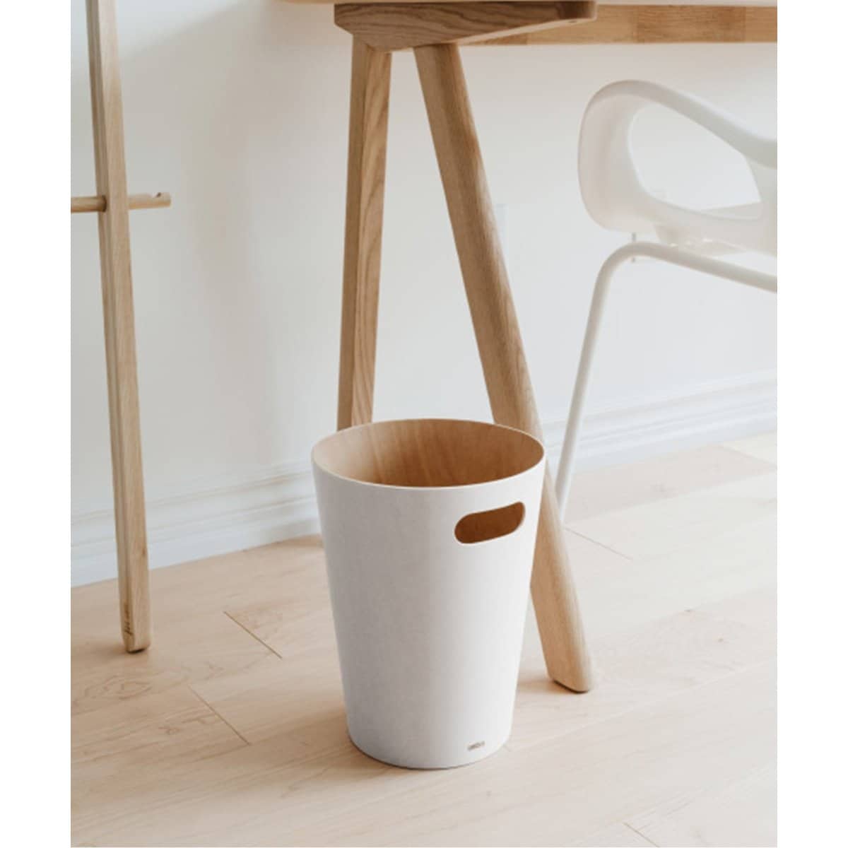 [}C]sWEBtyumbra/AuzWOODROW CAN S~/W[iX^_[ht@j`[iJOURNAL STANDARD FURNITUREj zCg