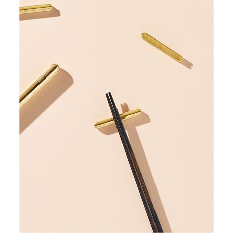 [^:25014940008178]Ordi cutlery rest(I[fB Jg[Xg)́A芴̂~j}ȃfUC̐^JJg[XgłBy₩łȂJg[XgƂĂ̋@\AeH{^Ĵ̗镗̓W킸lXȃV[łg܂BV[g͊ۂ݂ттtH̐^JłB^J͎Ԃ̌o߂ƂƂɐF╗ωfނłBoNω݂̂߁A\ʂɂ͂ăNAR[eBO{Ă܂Bi̕\ʂɏȌE݂ꍇ܂A@̓ɂ̂łsǂł͂܂BoH{Ă܂BiɂăTCYF4.7~s7~7cmdʁF7g^萔F2\ʉHFoHfށF^JiBrassj{gp̂ӁE{i̓Jg[XgłB{i{̗prȊOɎgpȂłBEՌȂǂ^Aɗ͂ȂłBό`EǰƂȂ܂B肵ꏊłgpBEqlybg̎肪͂ȂƂɕۊǂĂBE^JĽoNω݂̂߁AR[eBO͎{Ă܂Bω̎d⑬x͎gpɂقȂ܂BfޓL̕ωiGCWOĵ݂BEfŐGꂽ͕ϐF̌ɂȂ܂ACɂȂꍇ͎gpۂɏ_炩܂̒p߂܂BEƁAe[uȂǂɏꍇ܂BECɂAi\ʂɏꂪ܂BE̂܂܂ɂꍇA݂ǨƂȂ܂B@E_炩zł@ĂBEꂪЂǂꍇ́A_炩zȂǂŐ@A@ĐSɎ菜ĂBH@ŐȂłB􂢂u􂢂͂ȂłBNU[uVAX`[E[͎gpȂłByNAGAE+/iKGvXzzBuqlׂ̗ɁAAƂvzł鏤iƗ]oĂ܂BNAGAE+͍̂̂Â葍[J[ł銔ЃiKGhłBmƗ]̃oX̒ŁAЂƁÉEƂĂƁB̓iKĜ̂ÂjɁAufށvuvufUCvāugvł邨qlƋɉlnĂ܂܂B------------------îm点2025/10/22艿iĒ܂BOɕ\LĂ鉿iƈقȂꍇ܂B܂悤A肢\グ܂B------------------