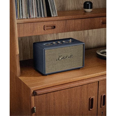 [^:25016940006770]uɂÂyvC[WA[݂u[ƃubNZJ[oBuMidnight BlueṽJ[́AGlM[ɖ̃CuptH[}XÎ̒ōs[̃R[fBOZbVC[WB[݂u[ƃubNZA̖KƋɋPy̗͂\Ă܂BVɍĐ݌vꂽHomeline 3V[ÝAœKȊpxŐݒuꂽ cC[^[Ɠgǂ̃Abvf[gɂAL̂鈳|IȃTEh͂܂B؂̗ǂɁA䂳ꂽ苿ቹƃoX̎ꂽTEh̊ĂBĐ݌vꂽTEhXe[W[v̌ł悤Đ݌vAOV[Y̗ꂪXɍLȂĂ܂ Bzu␳@\́ATEhɉe^\̂߂̔˖ʂ𑪒肵ĉ𒲐܂BAvgpăXs[J[[ǂɋ߂ȒPȎɓ邾B̃_Ci~bNEhlXɂ艹̃g[oX𒲐AׂẲʂŉyNɕ܂ BȒP액GȃZbgAbv炸ȒPɃyAOčĐ邱Ƃł܂ByAO{^AdXCb`Aቹƍ̃Rg[ARg[muȂǁAKvȂׂ̂Ė{̏㕔ɂ̂ŁAfoCXɎ邱ƂȂȒPɉyRg[ł܂BBluetoothBluetooth @\A LE A udio ɑΉł悤݌vBiΉɌďjAvʂāAXs[J[͏ɍŐV̏ԂɃAbvf[g\ BۗACRjbNfUCHomeline 3 Marshall̓IȃbN[ z[Xs[J[̃RZvg𓥏PASv[gA^J̃Rg[muȂǃuhACfeBeBꂽfUCŕ\Ă܂B}`fBNViRg[muƃNVbNȃp[XCb`̓Xs[J[{̂oA}[VAṽKV[fiƂ܂BTXeiuȃAv\`ɂzA70%̃TCNvX`bNƃr[Kfނ݂̂ō\PVCgpȂ\B蒷A\Ȑi̊JɌēw͂𑱂Ă܂ BڑƐݒBluetooth 5.23.5mm͂ɂAXs[J[ւ̐ڑƉyĐ܂łɂȂȒPɂȂ܂BAvʂāAXs[J[͏ɍŐV̏ԂɃAbvf[gł܂ByTCYz 26 ~ 17 ~ 15 cmydʁz2.85 kgy`zANeBuXs[J[ oXt^yʐMzBluetooth5.2yR[fbNzSBCyCXWz 10myAvz E [t@[ 30 W D Av~ 1 / cC[^[ 15 W D  Av~ 2yő剹x z 95 dB @1myĐgшz45 20,000 Hzy͒[qz3.5mm XeI~jvOytizdP[uyۏ؊ԁz1N