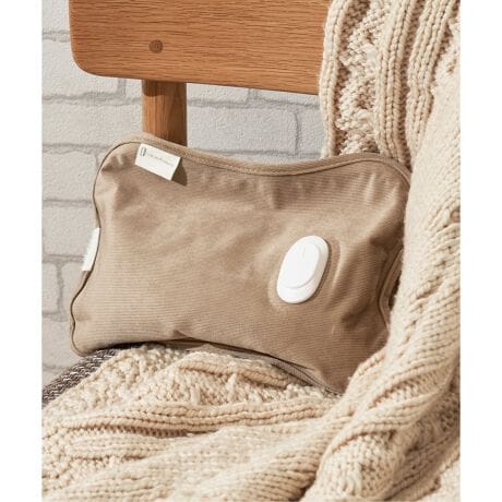 [^:25016940012870]Jo[Esv̎y|Pbgt~MۃJo[EsvŒ~MłyƁA₦Ȏ𒼐ډ߂|Pbg֗ȓہBn̓jAXJ[ŐGSnǂR[fCfނ̗pACeAɂ݂܂B]̓ۂ̂悤ɂ𕦂ēւKvȂA{̂dCŔME~M邽߁AJԂgăGRȂ̂|CgB15̒~MŖ60̉ԎAǏg[ƂĂ􂵂܂B̂܂ܒ~MłyX݌vJo[̒EsvÂ܂ܒ~Mły֗Ȓ~MہBg̎ԂAXgXt[ȓ_Bŉ߂|Pbgt₦ȎĒډ߂悤AJo[ɂ̓|Pbg𑕒BȂ߂炩ȎGƉŁAbNX^CɂœKB1̒~MŒԉ15̒~MŁA60̉ԎBzc̎gpŖ7ԁAł̎gṕA3Ԃgpł܂BGRȓۏ]̓ۂ̂悤ɂ𕦂ēւԂȂA{̂dCŔME~Mdg݁BJԂgGRȓ_Ãj[YɉACełBR[hXŎg聝1̒~MŒԉAR[hXȓہBrOfXNȂǂǂłyɎ^ׂāAXgXt[łgp܂Byގz{́F|GXe/6w\PVC/yZbgez{́A~MA_v^[A戵(ۏ؏t)yTCYz27@s20@5cmydʁz1470gydzAC100V 50/60Hzyd́z270Wy~Mtzy~Mԁijz15i20̏ꍇjyۉԁijz7ԁAJC3ԁy~Mxijz60yω׏dz50?ySuzxq[YAT[X^bgydR[hijz75cmyLife on Products/CtIv_NczLife on Products邱ƂŁAKɁAAgCghhɁB̂߂̃ACfA𐶂ݏo߁AugׂhɂƂĂȂHv͓XmÂɗ݁Av_Ngɑz߂Ă܂B́AӊOȋ@\ƃfUC|킹Ƒɂ͂ȂzIȃv_Ng܂ꂽ肷邱ƂBNNĂA߂ꂽXg[[ɋłA낱т̌Ă郂mÂuĂ܂B